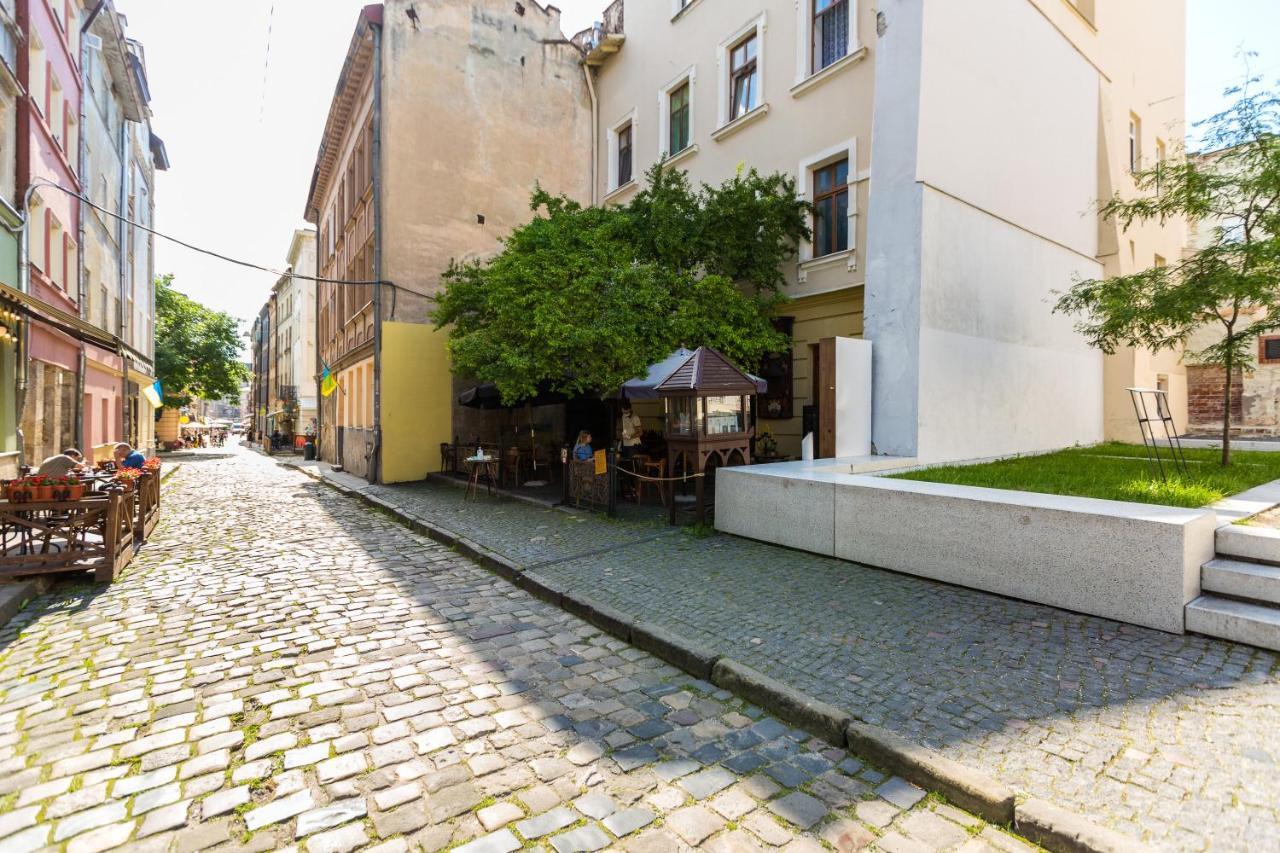 Квартира Подобово На Площі Ринок 39 Сам Центр Львова Exterior photo