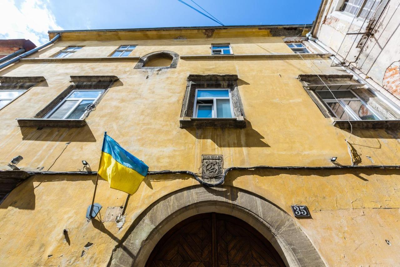 Квартира Подобово На Площі Ринок 39 Сам Центр Львова Exterior photo